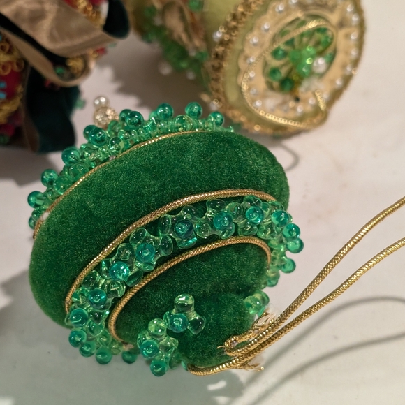 4 Vintage Handmade Push Pin Christmas Ornament Beaded Sequins Corded Trim - Picture 5 of 10